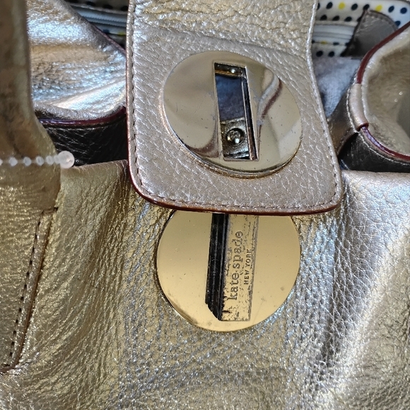 stylish Kate Spade New York Bexley Jessie tote bag features a solid pattern - Picture 9 of 11